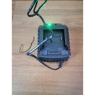 Sạc máy mài pin makita