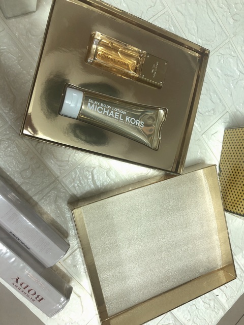 Nước hoa Michael Kors Sexy Amber và lotion