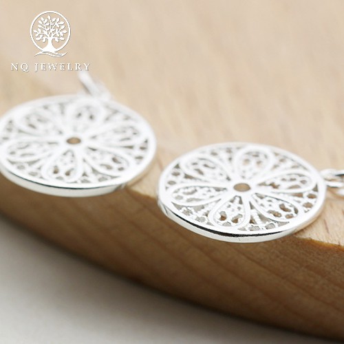Charm bạc mặt tròn treo hình hoa - NQ Jewelry