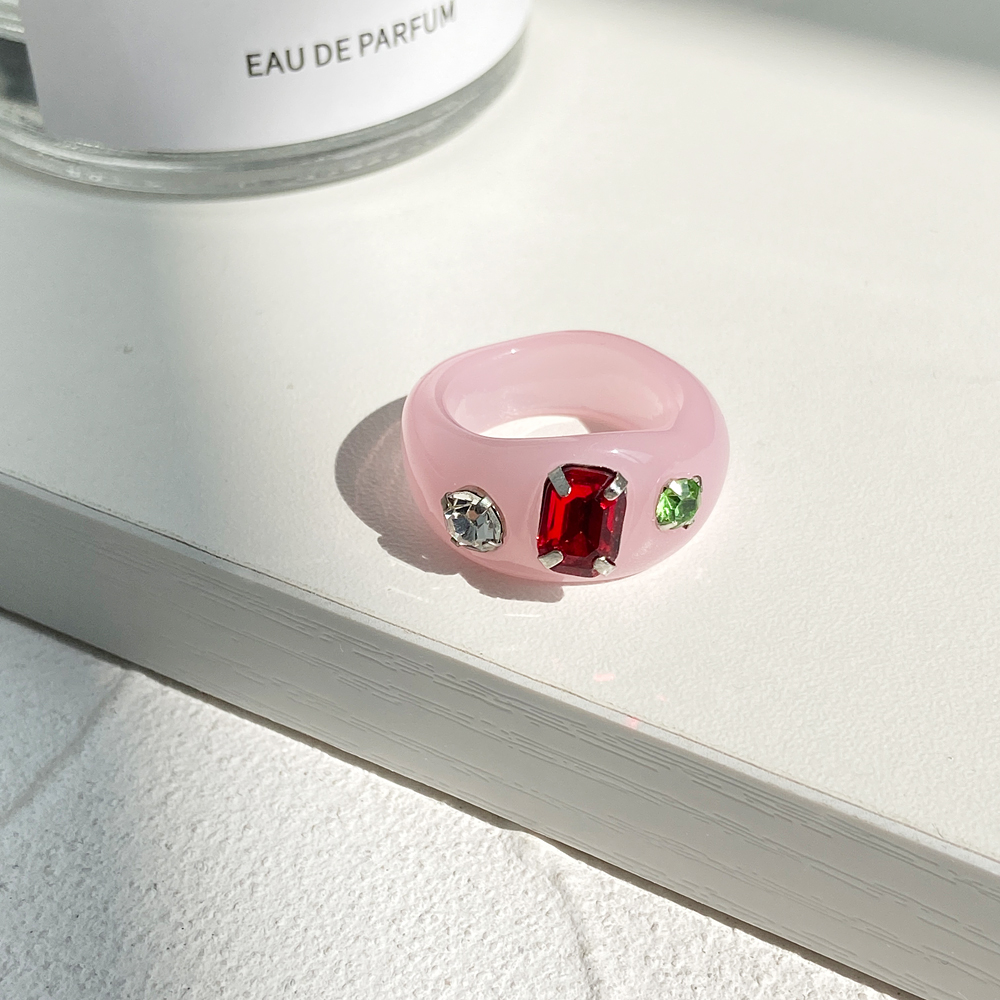 Nhẫn đính đá phong cách cổ điển dành cho nữ