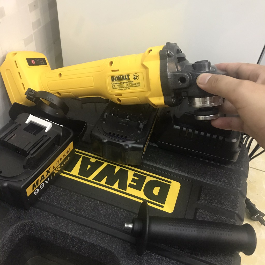 MÁY CẮT DEWALT CHẠY PIN