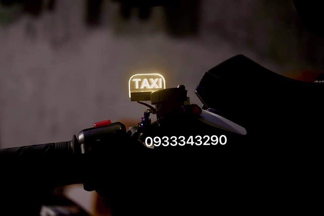 Bảng Tên LED Gắn Chân Gương Chữ TAXI Bao Độc Lạ