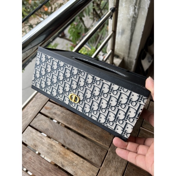 [2]Hộp khăn giấy Dior