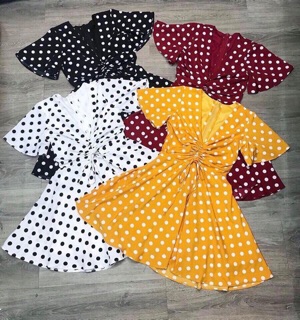 Váy xoè chấm bi