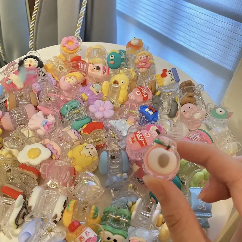 Ba cái kẹp tóc nhỏ đáng yêu được vận chuyển ngẫu nhiên 3PCS