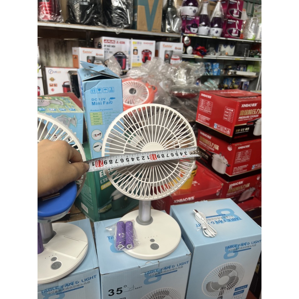 Quạt tích điện sankara loại pin tím đẹp,gió êm ,tích lên đến 14 tiếng