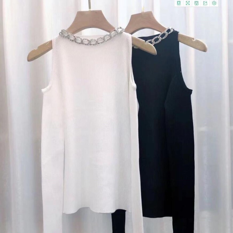 Áo len phối vòng cổ khoét vai dài tay