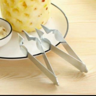 Dụng cụ gắp mắt dứa cực nhanh