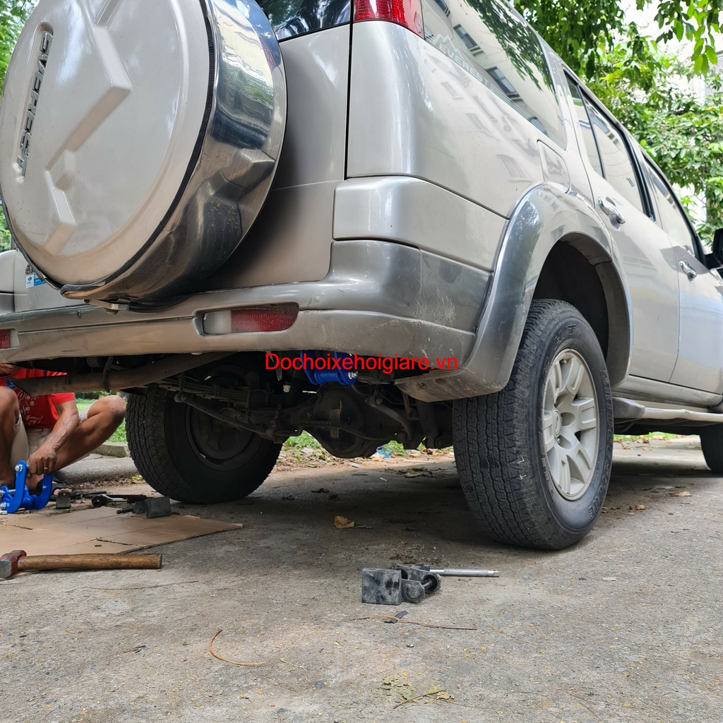 Cùm nhíp chống giật xóc độ êm xe Ford Everest 2005-2014