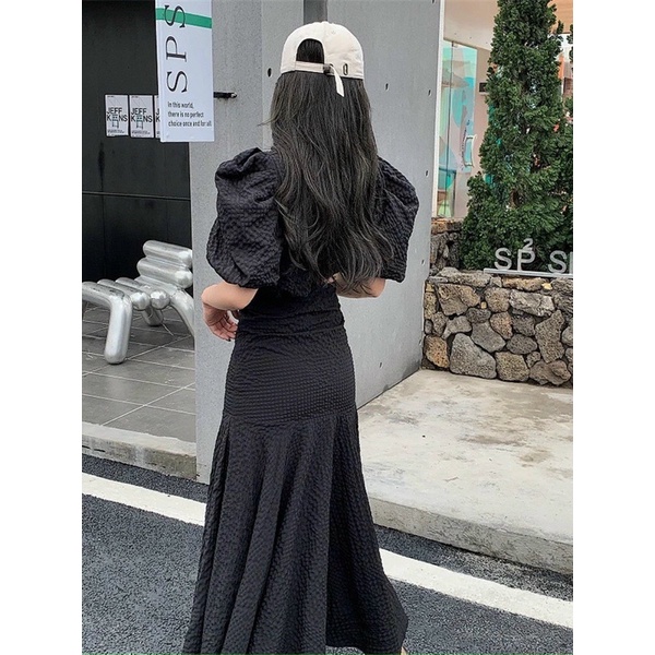 Set áo croptop tay phồng kèm chân váy đuôi cá
