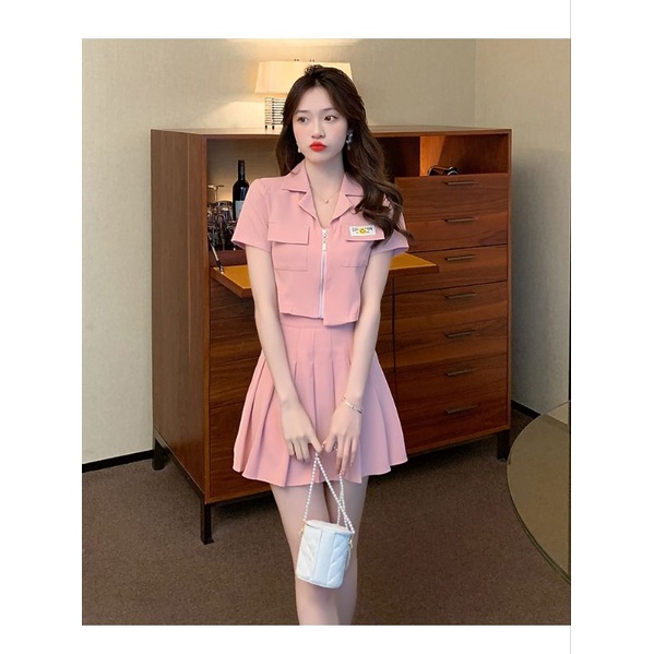 Set áo croptop + chân váy tennis kaki oder taobao