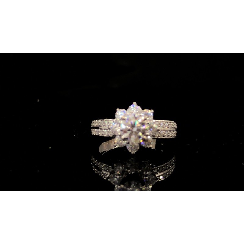 Nhẫn kim cương moissanite  chất liệu bạc 950 xi bạch kim