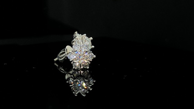 Bông tai Full Moissanite: Chủ4,5ly+Tấm2,0ly; Hàng nướcD trắng đẹp nhất; Viên chủ kiểm định; Chất liệu bạc925 mạ bạch kim
