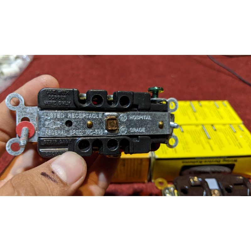 Ổ cắm Hubbell hàng Mỹ cao cắp cho Audio