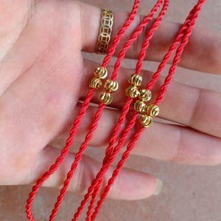 Vòng Tay Chỉ Đỏ May Mắn Mix 2 Bi Vàng