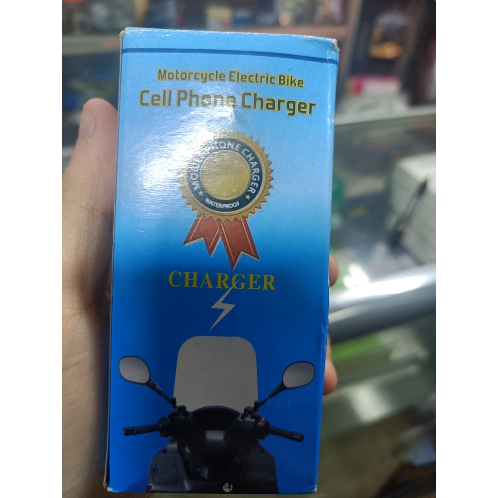 Củ Sạc USB Xe Máy Chống Nước 5V - 2A Có công tắc