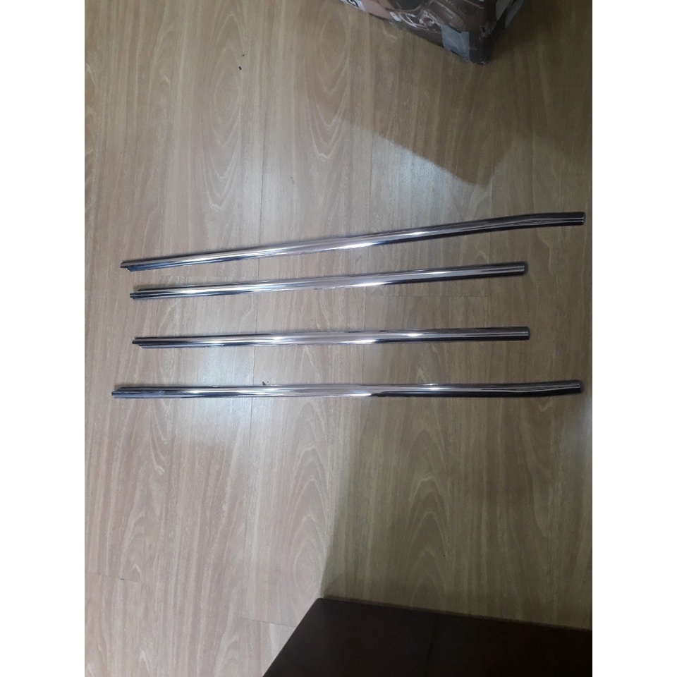 Bộ ốp nẹp viền chân kính xe Toyota Fortuner 2006-2015