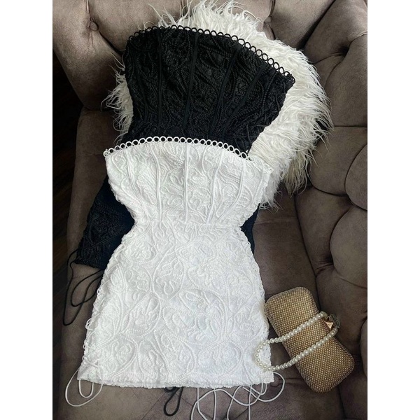 Đầm body ren cúp ngực