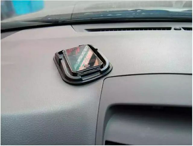 Miếng dán chống trượt cho điện thoại trên ô tô M4