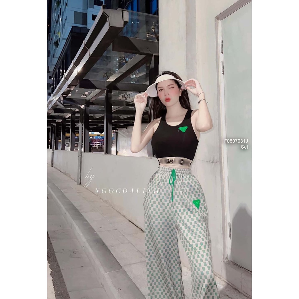 Set áo croptop ba lỗ ngực thêu logo+ quần suông caro!