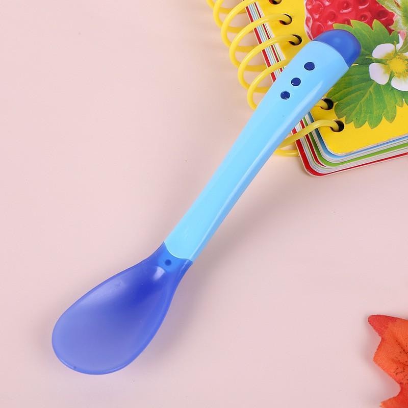 Thìa Ăn Dặm Báo Nóng Cảm Ứng Nhiệt Giúp Mẹ Kiểm Soát An Toàn Cho Bé Khi Ăn
