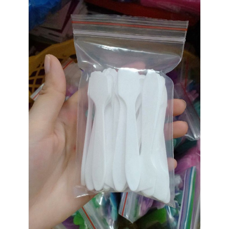 Combo 100 muỗng múc kem body [màu trắng đục]
