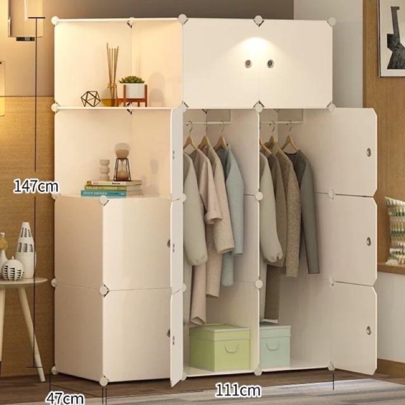 TỦ NHỰA GHÉP-  TỦ QUẦN ÁO 12 Ô ( 10 Ô TO + 2 KỆ GÓC ĐỂ ĐỒ SÂU 47cm( thân đen cửa lông vũ trắng). Tặng 2 treo đồ.