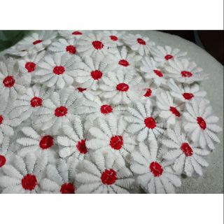 20 hoa cúc nhụy đỏ ớt 4.3x 4.3cm