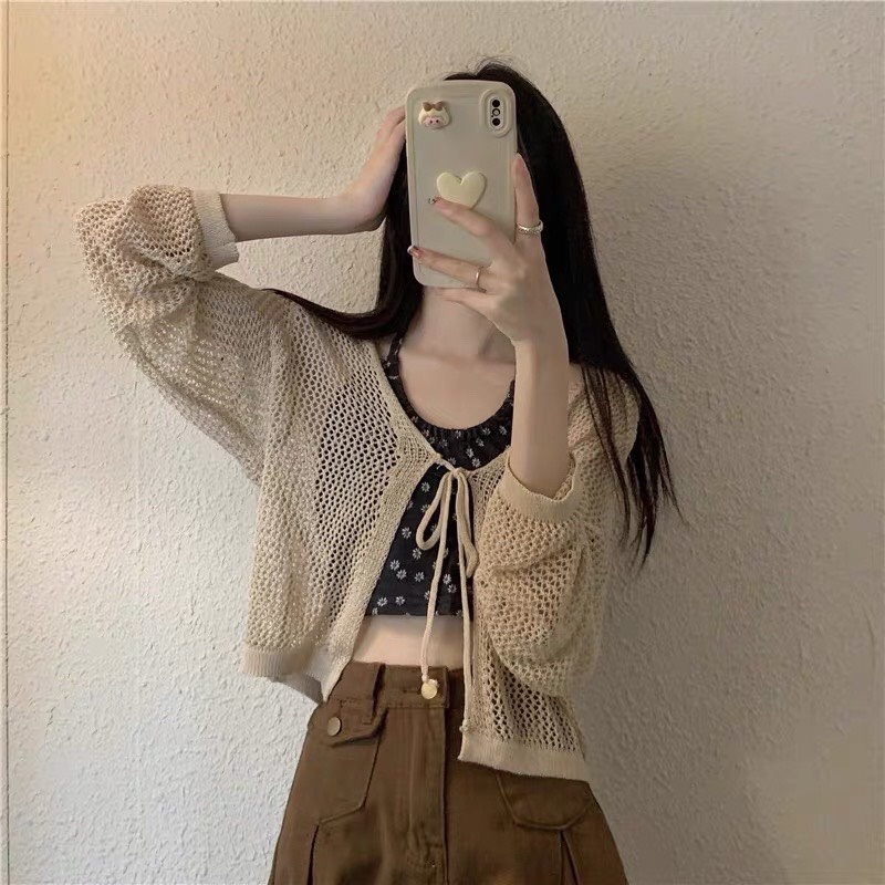 Set áo cardigan lưới kèm yếm hoa nhí siêu xinh