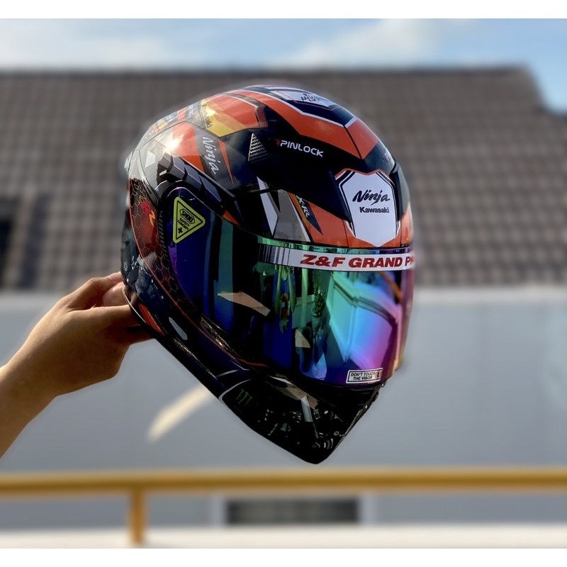 MŨ BẢO HIỂM FULLFACE M138B ĐEN BÓNG LÊN TEM KAWASAKI CAM CHÍNH HÃNG , TẶNG TÚI ĐỰNG VÀ BH 12 tháng