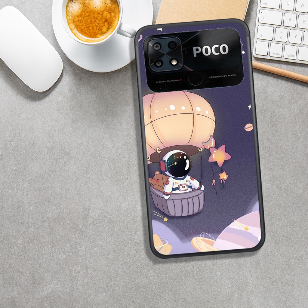 ỐP LƯNG XIAOMI POCO C40,  IN HÌNH PHI HÀNH GIA CHIBI ĐẸP, NGẦU.