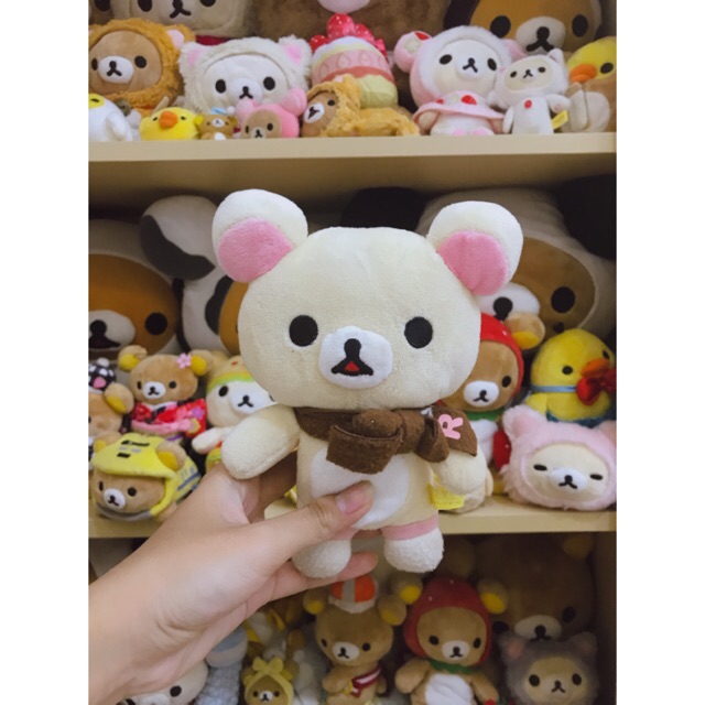 Korila choàng khăn