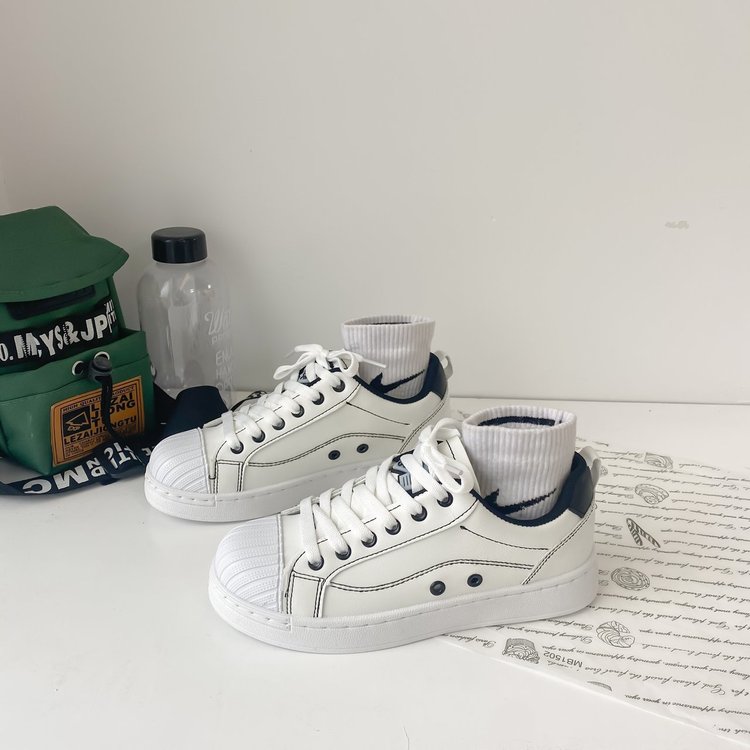 Fashionable Round Head Cross Strap Comfortable Flat Sneaker for Women