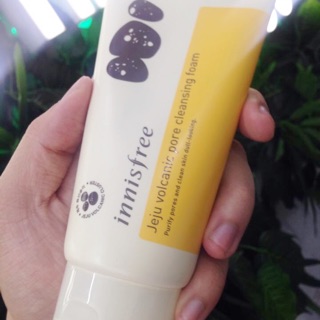 Sữa rửa mặt tro núi lửa Innisfree Jeju volcanic 
