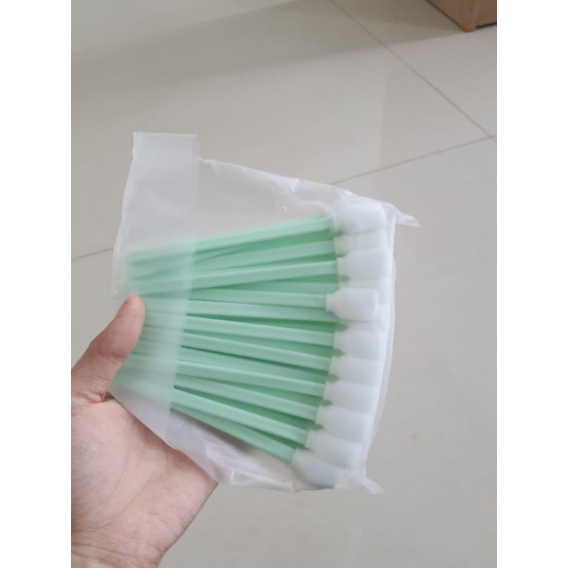 Que chùi đầu phun