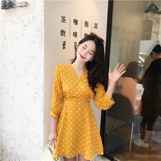 VÁY VÀNG HOẠ TIẾT CHẤM BI TAY LỠ