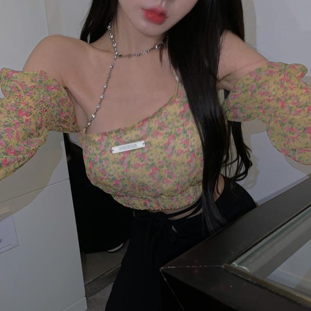 COZOK Áo Chiffon trễ vai tay dài hoạ tiết hoa nữ tính