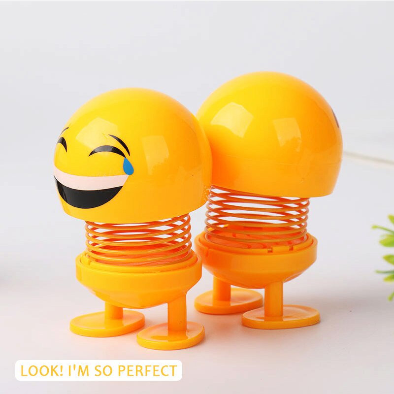 Bộ 4 Búp Bê Đầu Lắc Sơn Màu Vàng Thời Trang Vui Nhộn Trang Trí Bảng Điều Khiển Xe Hơi