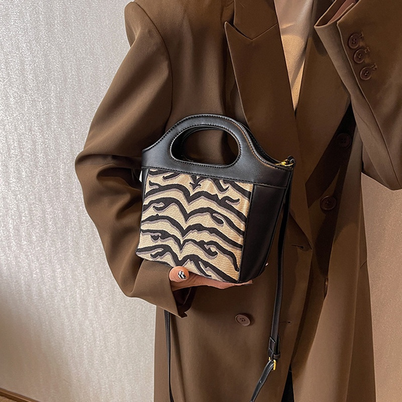 Túi đeo chéo vai IELGY kiểu xô kiểu dáng thiết kế niche độc đáo cho nữ