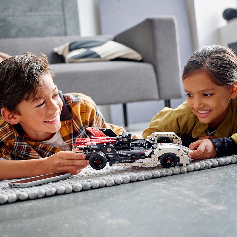 Đồ Chơi LEGO TECHNIC Xe Formula E® Porsche 99X Electric 42137