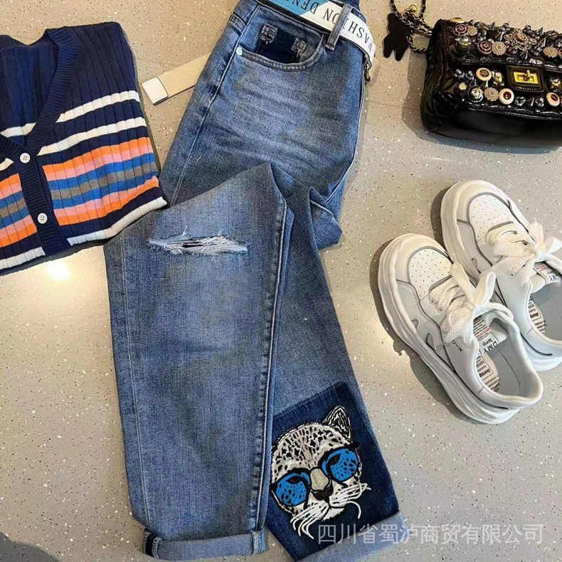 Quần Jeans Lửng Dáng Suông Lưng Cao Thêu Họa Tiết Đầu Hổ Phong Cách Thời Trang Châu Âu Mới Cho Nữ 2022