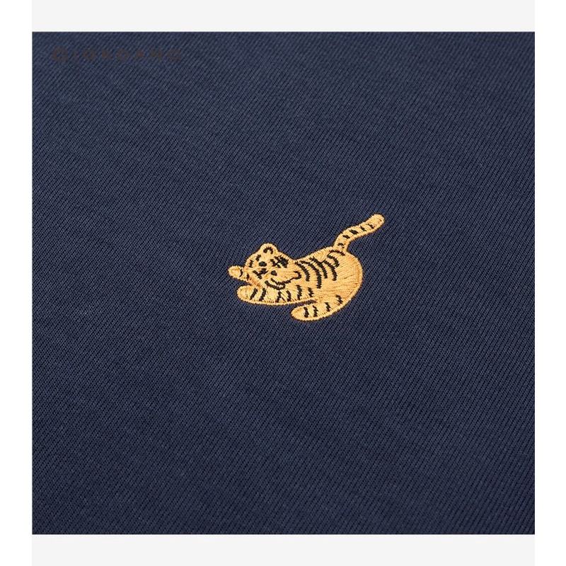 Áo sweater GIORDANO 05322784 dáng rộng thêu hổ cho nữ