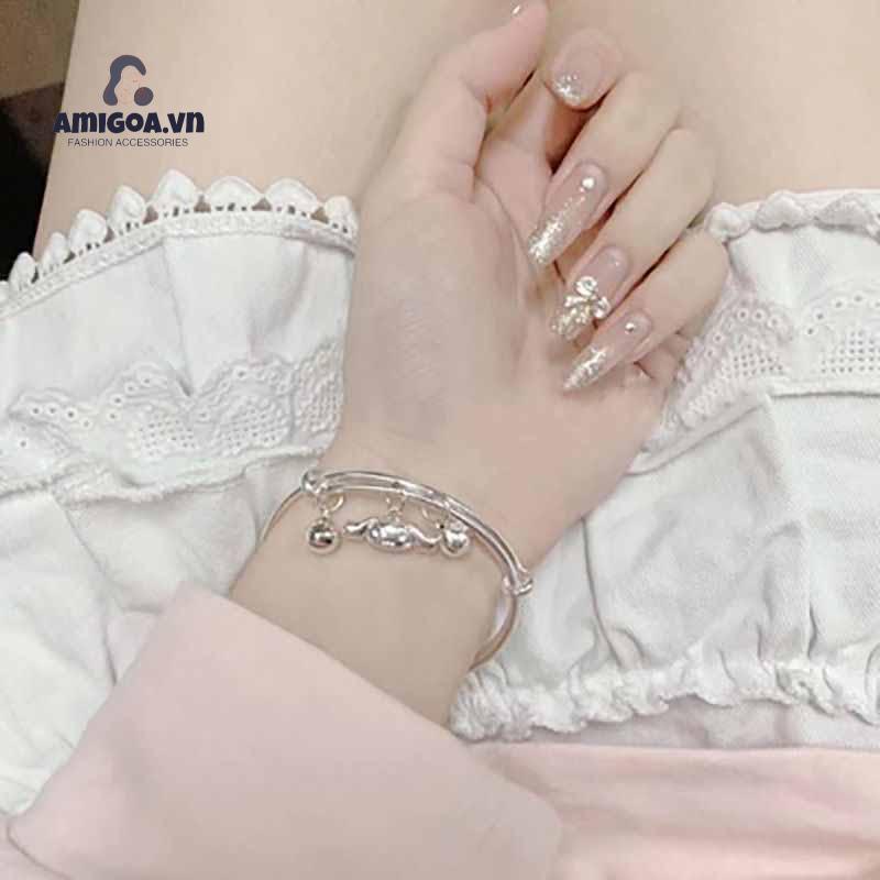 ✨✨Sanrio Vòng Đeo Tay Gắn Chuông Họa Tiết Chú Chó Kuromi Đáng Yêu Cho Nữ