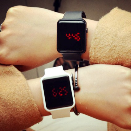 Đồng hồ điện tử cho nam nữ màn hình led dây cao su mặt vuông AP siêu đẹp