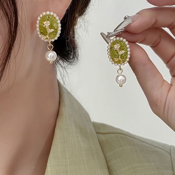 Khuyên Tai Hình Hoa Đính Ngọc Trai Phong Cách Hong Kong Cổ Điển Kiểu Mới 2023