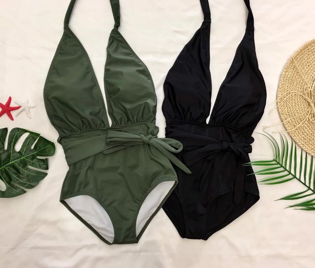 bikini xẻ ngực liền thân màu đen