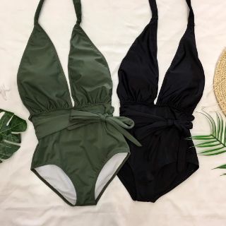 bikini xẻ ngực liền thân màu đen