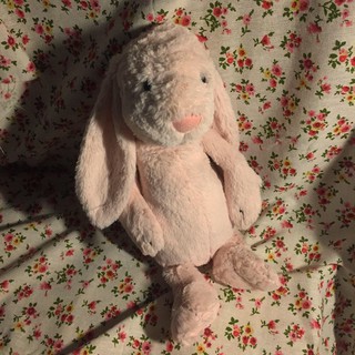 Bé thỏ bông jellycat