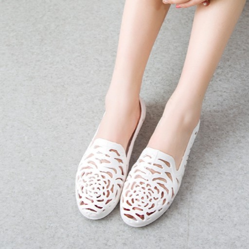 Giầy nhựa bệt rập lỗ hình hoa hồng | BigBuy360 - bigbuy360.vn