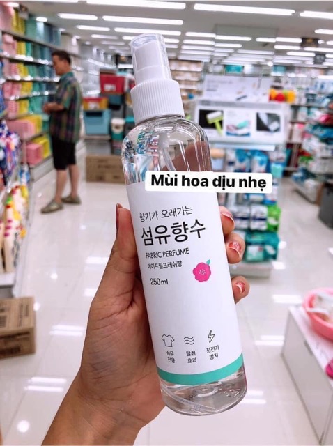 Xịt thơm quần áo Daiso Farbic Perfume 250ml